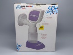 Bomba extratora de leite materno elétrica, marca Multikids Baby. Acompanha unidade motorizada com botão liga/desliga e controle de intensidade, concha de silicone, base roxa, fonte/carregador bivolt e demais acessórios originais. Apresentada em embalagem original com lacre de segurança parcialmente rompido. Conteúdo avulso acondicionado em bandeja plástica interna. Caixa com sinais de desgaste. Estado de conservação a verificar, não sendo possível confirmar funcionamento sem teste. ordenhadeira, extrator de leite, bomba de amamentação, pump
