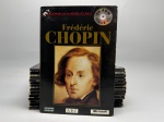 Lote composto por publicação em formato de fascículo da coleção "Enciclopedia de la Música Clásica", volume dedicado a Frédéric Chopin, em idioma espanhol. Editada em parceria com ABC, Siemens Nixdorf e Microsoft. Acompanha disco híbrido Power CD, compatível com leitores de CD-ROM e aparelhos de áudio, contendo dados multimídia e gravações musicais, incluindo o Concerto para Piano e Orquestra nº 1 e outras obras. Na imagem é possível observar a pilha com demais volumes da coleção ao fundo. Conservação com sinais de uso e desgaste nas bordas da capa. álbum, publicação, disco, volume, fascículos, multimídia, clássicos