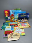 Lote composto por aproximadamente 18 livros infantis ilustrados, em português, de diferentes editoras e formatos. Títulos identificados: "A Garagem da Boa Noite" (Tori Kosara e Meg Hunt), "O Porco Framboesa" (Janatikitaka e Thiago Buzzy), "Os Dinossauros" (Jonathan Emmett e Ed Eaves), "O Fabuloso Livro dos Dedos", "De Volta ao Lar" (Marcelo Juca), "Bebê Brontossauro" (Coleção Bebês-Dinossauro), "Jardim" (Usborne), "Cidade" (livro para colorir), "A Lagarta" (Doce Natureza), "Quem Está Aí? Na Fazenda", "Boa Noite, Fazendinhas" (McLean Williams), "Oficina da Beca" (Leiturinha), "O Lobo e a Ovelha" (Todolivro), "A Arca de Noé" (Publifolha), entre outros. Estado de conservação variado. obras infantis, publicações para crianças, títulos ilustrados, acervo infantil, volumes para crianças