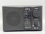 Rádio portátil de mesa, marca CMiK, modelo MK-18. Carcaça em plástico na cor preta. Equipado com quatro bandas: AM, FM, SW1 e SW2. Possui dois controles rotativos na lateral direita, identificados como Tuning e Volume/Off. Escala de sintonia visível na face frontal, com faixa de frequências indicadas para cada banda. Grade de alto-falante perfurada ocupando a maior parte da face frontal. Cabo de energia visível na segunda imagem, saindo da lateral esquerda do aparelho. Apresenta marcas de uso. Sem caixa original ou acessórios adicionais identificados nas imagens. receptor, aparelho de rádio, radiorreceptor, transistor, rádio de mesa, multibanda