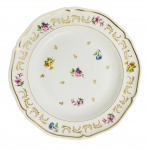 LIMOGES SÉC. XIX - Prato raso em pasta de porcelana francesa Limoges com borda em movimento aplicada em vibrante ouro, interior fartamente adornado com ramalhetes e guirlandas de flores com belíssima policromia. Possui registro da manufatura Limoges França. Segunda parte do Séc. XIX. Mede 21,5cm diâmetro.