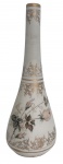 Vaso e ou floreira em porcelana Santa Izabel  Pedreira, com corpo alongado e decoração floral em tons suaves, detalhado com ricos arabescos dourados. Peça elegante, de estilo clássico paulista, ideal para composição decorativa ou coleção de porcelanas antigas. Mede 25 cm altura.
