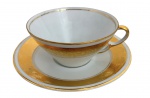 REAL - Xícara de chá com pires em porcelana Real, fabricação brasileira, decoração branca com larga faixa dourada ricamente ornamentada e detalhes em ouro na borda e alça.