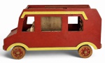 Carrinho de brinquedo artesanal em madeira, com pintura vermelha e detalhes em amarelo, acabamento com marcas do tempo e interior com bancos em tecido. Peça decorativa de caráter vintage. Mede 28 cm de altura x 52 cm de comprimento. Marcas do tempo.