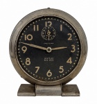Relógio despertador WESTCLOX BIG BEN, vintage, com caixa metálica e mostrador em preto com numerais em tom envelhecido, protegido por vidro convexo. Marcas do tempo. Medidas: 14 x 13 cm.