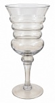 VASO OU FLOREIRA EM DEMI-CRISTAL  De grande dimensão, em demi-cristal transparente, no formato de taça, com bojo adornado por gomos em relevo e haste alongada sobre base circular. Mede 30 cm de altura.
