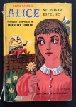 livro - Alice no País do Espelho - Lewis Carroll - tradução e adaptação Monteiro Lobato - Brasiliense - 1961 - 134p. - capa dura e lombada com marcas do tempo - miolo levemente amarelado - (22x15,5)cm.