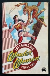 livro - Wonder Woman: the Golden Age volume 2 - William Moulton Marston - DC Comics - idioma inglês - 392p. - brochura com marca de pequena dobra no canto inferior direito da capa frontal - parte interna em excelente estado de conservação - (26x17)cm.