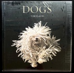 livro - Dogs - Lewis Blackwell (autor) - Tim Flach (fotografo) - Harry N. Abrams - 2010 - idioma inglês - 216 p. - capa dura com sobrecapa - livro novo - lacrado - (31x31)cm.