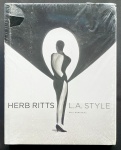 livro - Herb Ritts: L.A. Style - Paul Martineau - J. Paul Getty Museum - 2012 - idioma inglês - 195p. - capa dura com sobrecapa - livro novo - lacrado - (31x25)cm.
