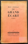 livro - Le Grand Écart - Jean Cocteau - Libraire Stock - 1923 - idioma francês - 203p. - brochura com a capa manchada pelo tempo - miolo em bom estado de conservação - (19x12)cm.