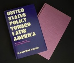 livro - United States Policy Toward Latin America - R. Harrison Wagner - Stanford University Press - 1970 - idioma inglês - 246p. - capa dura com sobrecapa e parte interna em ótima estado de conservação - (22,5x14,5)cm.