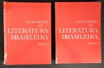 livro - Enciclopédia de Literatura Brasileira em 2 vol. - Afranio Coutinho - Ministério de Educação e do Desporto - 1995 - numeração continua 1379p. - capa dura com as lombadas danificadas - miolo em ótimo estado de conservação - (28,5x21,5)cm.