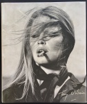 livro - Terry O`Neill: The A-Z of Fame - Terry O`Neill - ACC Wodbridge  -2013 - 1º ed. - idioma inglês - 352 p. - capa dura com sobrecapa e parte interna em perfeito estado de conservação - (33x28)cm.