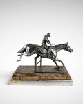 FRITZ DILLER (18751946) PARA WMF  Raríssima escultura em metal branco prateado, representando um j