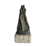 GALILEO EMENDABILI. Adão e Eva. Grande escultura de bronze patinado, sobre base de pedra esculpida.