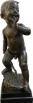 Magnífica escultura em bronze patinado com belíssimo movimento representando Figura de Menino Nú. Med. total 70 X 25 cm.