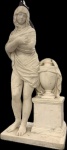 Itália circa 1900 - Magnífica Escultura em mármore carrara Italiano representando Figura Feminina com ânfora, marcas do tempo. Med. 77 X 36 X 20 cm.