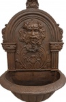 Imponente Fonte em ferro fundido decorado com Rosto Masculino. Med. 122 X 80 X 54 cm.