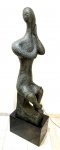 B.GIORGI-  Grande escultura em bronze patinado representando " Figura feminina penteando cabelo" peça assinada, base em granito. Med.total 152 cm.  (Não possui certificado, somente NF de arrematação).