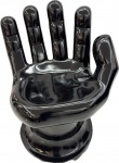 Design - Elegante poltrona  "Black Hand Chair" em fibra com pintura na cor preto. Med. 86 X 76 X 60 cm.