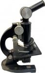 Raro microscópio Alemão (Will - Optik). Med.36 cm.