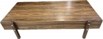 DESING - Maravilhoso banco denominado "Eleh" com estrutura em jacarandá e caixa laminada e detalhes cromados, ao gosto Sérgio Rodrigues. Med. Total 38 X 150 X 80 cm. (não possui certificado, vai com NF de arrematação).