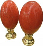 MURANO - Itália anos 50 - Maravilhoso e Elegante par de Pinhas em Murano na cor vermelho, base em bronze polido. Med. 26 X 12 cm.