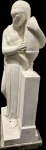 Itália Séc. XIX - Magnífica Escultura em mármore carrara Italiano do Séc. XIX representando Figura Feminina com Pinha, marcas do tempo. Med. 83 X 34 X 24 cm.