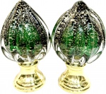 Murano - Elegante par de pinhas em Murano na cor verde com pó de prata interno. Med. 21 X 12 cm.