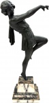 Émile Carlier ( France 1849-1927) - Belíssima Escultura Francesa Art deco em bronze patinado representando "Bailarina", peça assinada, base em ônix. Med. Total 54 X 20 cm.