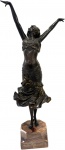 Paul Philippe (France 1870 - 1930) - Escultura Francesa art deco em bronze representando "Dançarina Radha", base em máermore, peça assinada. Med. total 57 X 23 cm. Nota: Paul Philippe (18701930) foi um escultor francês que trabalhou no final do século XIX e início do século XX. Sua obra consistiu principalmente em esculturas de bronze nos estilos Art Nouveau e Art Déco .Paulo FilipePierrette , c. 1922 , uma escultura criselefantina em bronze policromado de PhilippeNascerPaulo Filipe1870FrançaMorreu1930 (com idade entre 59 e 60 anos)França (presumivelmente)Conhecido porEsculturaObra notávelDespertar , c. 1925  1 MovimentoArt Nouveau , Art DécoPatronosMuseu Art DécoPhilippe é talvez mais conhecido por sua escultura de cerca de 1925 chamada Despertar . Sua obra completa, no entanto, consiste em dezenas de modelos.