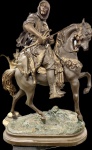 Magnífica e Imponente Escultura em Petit bronze (pesado) representando "Beduíno com Cavalo e Caças", peça rica em movimento. Med. 80 X 58 cm.