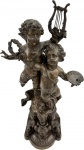 Belíssimo Grupo Escultórico em Petit Bronze patinado denominado "Triomphe des Arts" ao gosto Emile Bruchon, peça assinada. Med. 44 X 24 cm.