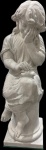 Itália Séc. XIX - Magnífica Escultura em mármore carrara Italiano do Séc. XIX representando Jovem sentada sob pedestal, marcas do tempo. Med. 66 X 24 X 27 cm.