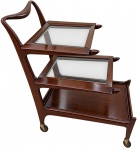 Carlo Hauner (Forma) - Belíssimo e Elegante Carrinho de Chá Anos 50/60 em madeira nobre com três andares e prateleiras em vidro removíveis, com 4 rodízios originais, (apresenta marcas do tempo). Med. 85 X 55 X 80 cm.