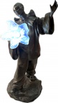 Jul Grosjean (France 1872 - 1906) - Belíssima Escultura/Luminária em bronze patinado Francês representando Pierrot com Flor na mão, cúpula em Murano azul, peça assinada. Med. 42 X 22 cm. Biografia: Jules-Aimé Grosjean, foi um escultor francês do estilo Art Nouveau que viveu entre 1872 e 1906. Nascimento: 7 de maio de 1872, na cidade de Vesoul, na França.Morte: 3 de abril de 1906, em Paris, com apenas 33 anos.Estilo: Ele criou esculturas em bronze e trabalhos decorativos característicos do final do século XIX.Reconhecimento: Suas obras constam nos registros do Musée d'Orsay, que cataloga os principais artistas franceses da época.