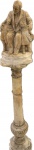 Magnífico e Antigo Grupo Escultórico em Alabastro Italiano Representando "Srº com Crianças", peça assinada, assinatura não identificada, acompanha coluna no mesmo material, (peça com restauro caseiro na base parte de trás). Med. escultura 45 X 30 cm coluna 103 capitel 23 X23 cm.