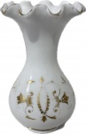 BACCARAT - Opalina - France Séc. XIX - Maravilhoso Vaso em Opalina Francesa Séc. XIX na cor branca decorada com detalhes em ouro (desgaste do ouro). Med. 23 X 14 cm.