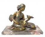 ENRIQUE BALLESTE-MOLINS (1893-1958) - Maravilhoso Grupo Escultórico Art Deco em Bronze Patinado Representando "Dama com Cervo", peça assinada, base em mármore. Med. Total 21 X 28 X  10 cm.