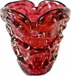 Murano - Italia Anos 50 - Antigo Vaso em Murano Italiano Anos 50 da série Cacto na cor vermelho decorado com bolhas internas. Med. 19 X 16 cm.