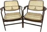 DESIGN - Anos 50 - Par de Cadeiras de braço, denominada "Oscar ", com estrutura em jacarandá maciço, assento e encosto em palha natural e braços esculpidos com desenho anatômicos, em perfeito estado de conservação. Med. 86 x 69 x 57cm. (não possui certificado somente NF de arrematação) .