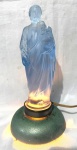 Luminária de Mesa em Vidro satiné azul representando São José com Menino Jesus, funcionando. Med. 27 cm.
