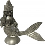 Escultura em Metal espessurado a prata representando Iemanjá. Med. 13 X 13 cm.