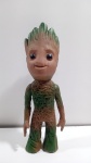 Baby Groot - Guardiões da Galáxia da Marvel, com cerca de 27 cm de altura  -não localizado marca