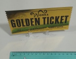 Bilhete Dourado Willy Wonka - Plástico com base
