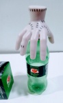 Promocional Guaraná Antarctica Mãozinha Wandinha Lacrado - Obs garrafinha e mãozinha aberta apenas como referencia de tamanho