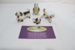 Lote contendo quatro miniaturas de cachorrinhos em porcelana.Raça:BasseOrigem oriental.