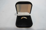 1 anel de ouro com detalhes em ouro branco Peso: 2,9 grms
