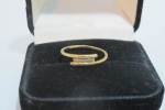 1 anel de ouro amarelo e ouro branco - contem 3 diamantes - Peso 1,4 grms